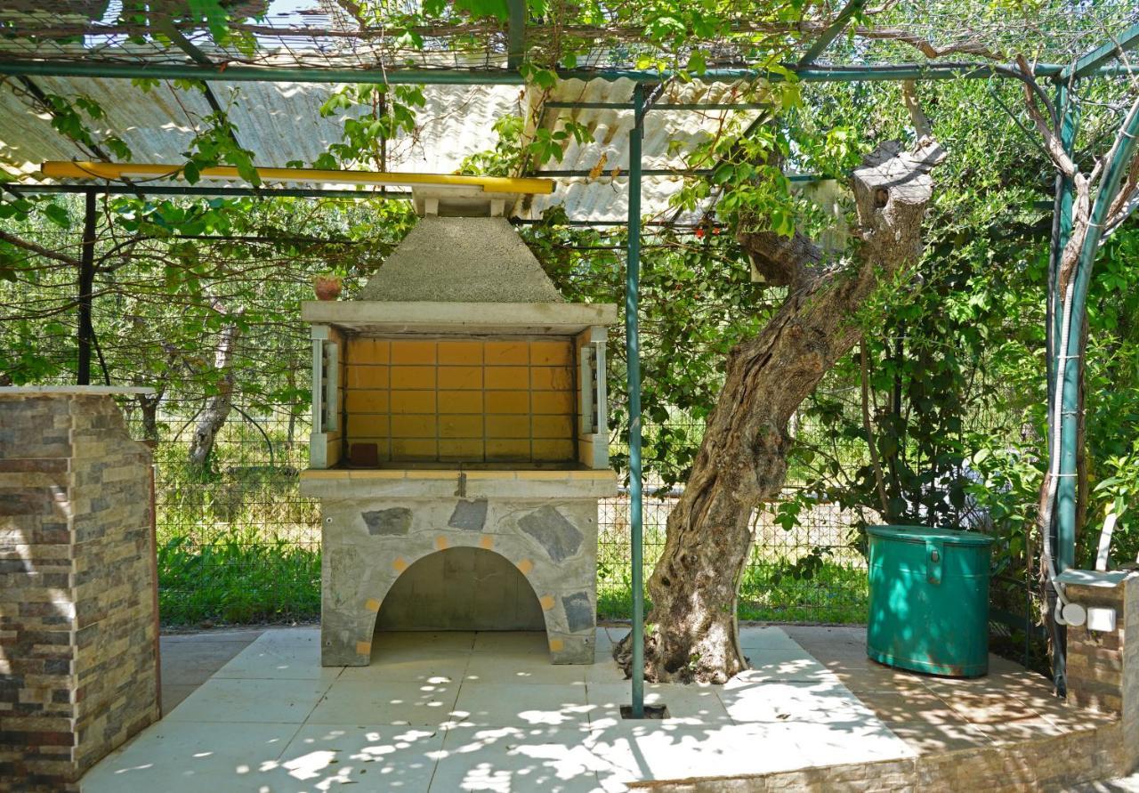Villa Veni Olive House Kalamata Exterior foto